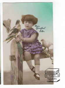 Pohled holčička holubi (53022)