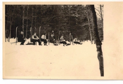 fotografie lyžaři odpočinek neznámé místo 1. republika (11224)