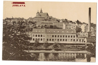pohlednice Jihlava  pohled na část náměstí od řeky, kostely, továrna (129124p)