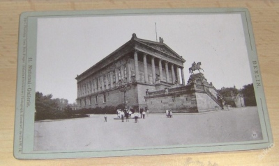 Stará kartonka Berlín National Gallerie (561414)