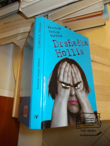 Drsňačka Hollis Patricia REilly Giffová (26821)