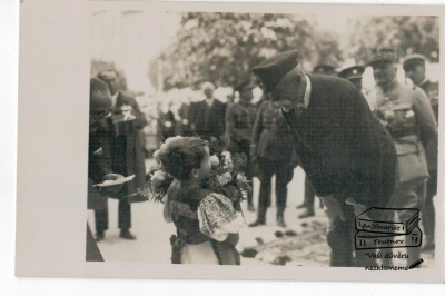 Originál foto Tomáš Garigue Masaryk místo neurčeno děvčátko slavnost vojáci (927321) externí sklad