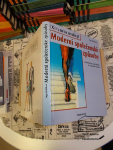 Moderní společenské způsoby Inge Wolffová s komentářem a poznámkami dr. Dobromila Ječného Džíny nebo smoking? (990521)