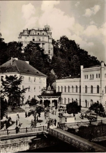 Pohlednice velký formát Karlovy Vary Pramen Svobody Lázně III (41624)