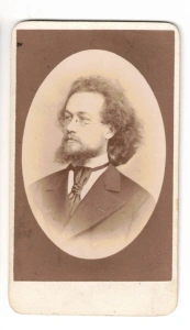 fotografie kartonka osobní muž s brýlemi atelier J. Heidl & comp. Praha  Hasenburg (125124)