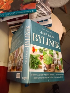 Velká kniha bylinek - Bylinky v zahradě - Belinná medicína - Přírodní kosmetika - Bylinky v domáctnosti - Tvoříme s bylinkami - Vaření (582724)