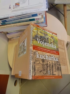 Vojenská kuchařka totiž Kuchařská kniha c. a k. vojáka se 178 recepty, mnoho vyobrazení a s odbočkami až do součastnosti Petr Havel - Milan Hodík - Pavel Landa (588224) Z2