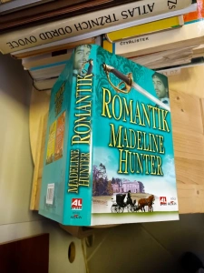 Romantik Madeline Hunter (602324) prostřední police