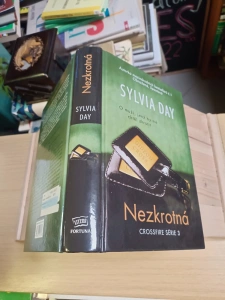 Sylvia Day Nezkrotná Crossfire série 3 (648924) Vpravo od komiksů