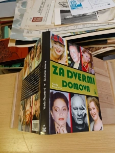 Za dveřmi domova Venda Dezortová (672824)