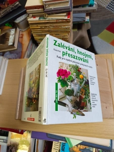 Zalévání, hnojení, přesazování - Rady pro úspěšné pěstování pokojových rostlin - Gisela Keil (693022)