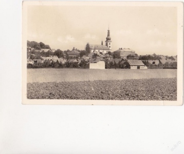 Lysá nad Labem pohled na město z pole kostel (245414)