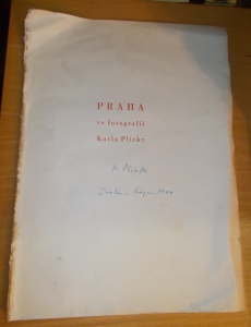 Dvoulist z knihy Praha ve fotografii podpis Karel Plicka Praha 1944 (586817des)